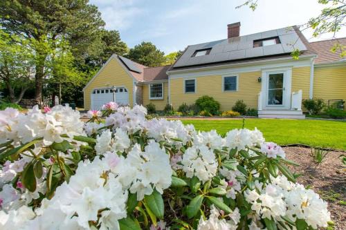 Eastham Casa | Sunroom Mins to Beaches Views of Marsh