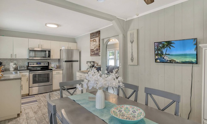 Southgate Casa | Sunseeker Bungalow-Great location to all things Sarasota