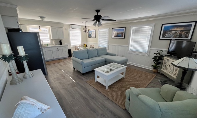 Marathon Complejo | Sunset - 1 Bedroom/1 Bath Villa Sleeps 2 located at Safe Harbor Marathon Marina