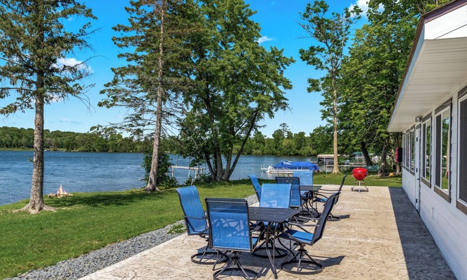 Brill Cabina | Sunset Bay Lodge- Gruenhagen Bay