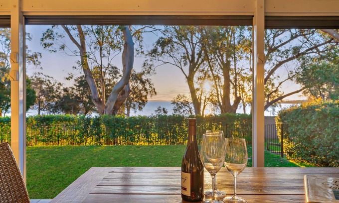 Soldiers Point Casa | Sunset Beach Luxury 24
