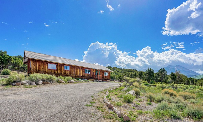 Spanish Valley Cabina | ‘Sunset Cabin’ near Moab w/ Stunning Views!