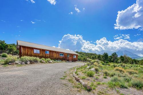 Spanish Valley Casa | Sunset Cabin near Moab with Stunning Views!