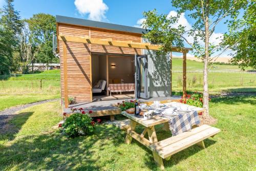 Barnstaple Casa | Sunset Cabins - Studio Pod-Sleeps 3-TJSSSC