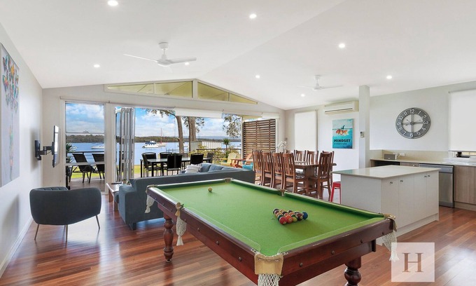 Mannering Park Casa | Sunset Central Coast - Lake, Kayaks & Jetty!