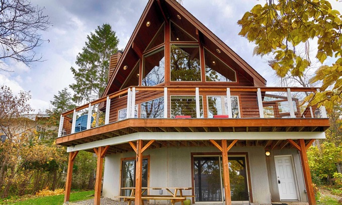 Honeoye Casa | Sunset Chalet: Perfect Private Getaway!