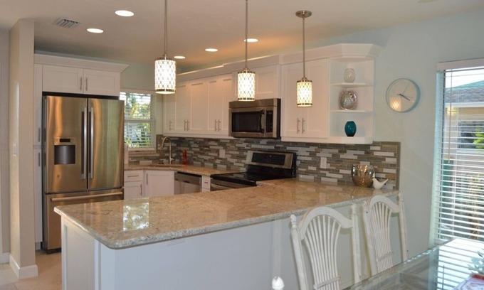 Naples Park Cabaña | Sunset Cottage-Menos de 2 millas. a las playas, a pie de restaurantes y vida nocturna