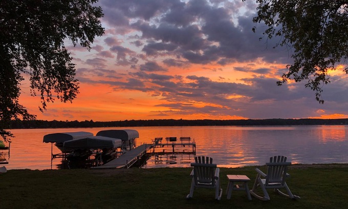 Amery Cabina | Sunset Cottage on Lake Wapogasset, Amery WI with Bunk Room, Hot Tub, AC, & more