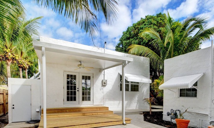 Palm Beach - West Palm Beach Cabina | Sunset Cottage West Palm Beach/Close to Downtown/ Shops/ Pet Friendly
