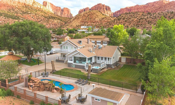Hildale Casa | Sunset Cove at Zion Canyon ☼ 6BR 6BA Pool w/ Waterfall, Hot Tub, Sauna, Gym