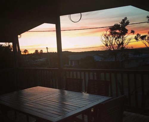 Sandy Point Casa | Sunset Deck Beach House Sandy Point
