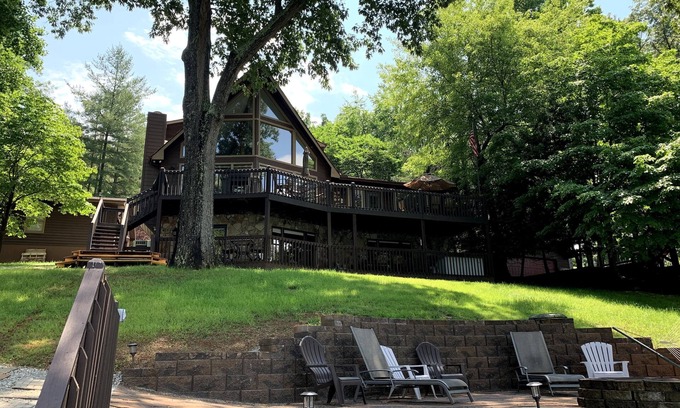 La Follette Casa | Sunset Dreams Norris Lake Front house/Deerfield Resort-sleeps 14/hot tub/slip