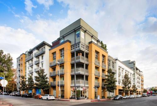 NoHo Arts District Apartamento | Sunset Duo 2 bedroom Charm with FREE Parking