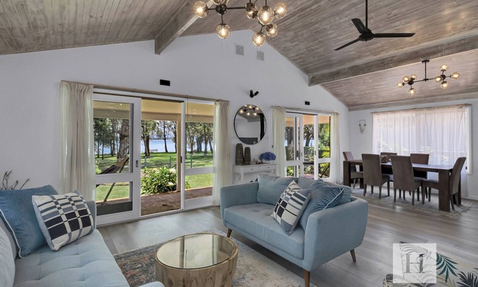 Chain Valley Bay Casa | Sunset Escape - Reserve Waterfront w/ Kayaks