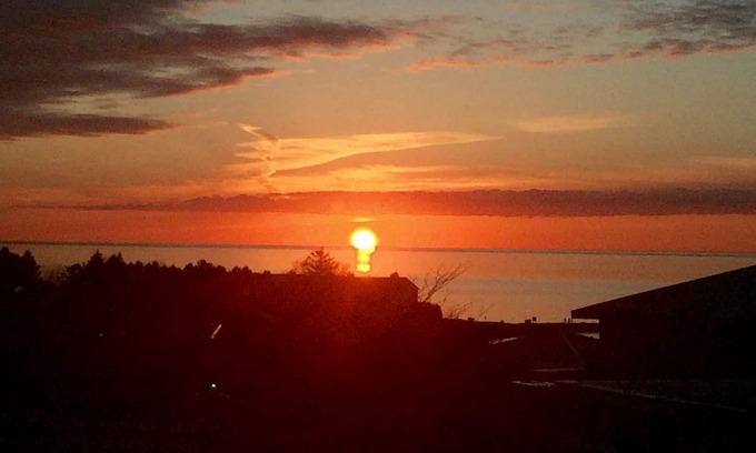 Petoskey Apartamento | PUESTA GLORIA -Best vistas de la bahía En el centro de Petoskey - donde usted quiere estar!