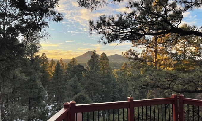 Divide Casa | Sunset Grove: New Hot Tub-Stunning Views-Game Room