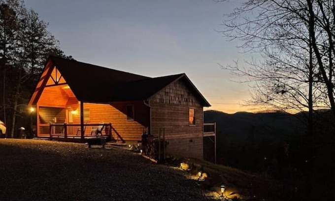 Unaka Cabina | Sunset Gypsy 2br/2ba, secluded, long range views.