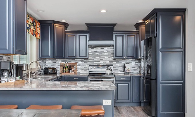 Miami Park Casa | Sunset Haven | 5 BR | Lake Michigan Access with Hot Tub