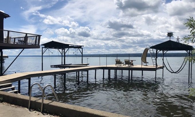 Town of Ledyard Cabaña | Lago Cayuga: Lakefront Cottage con muelle, ascensores de barco y amplio estacionamiento