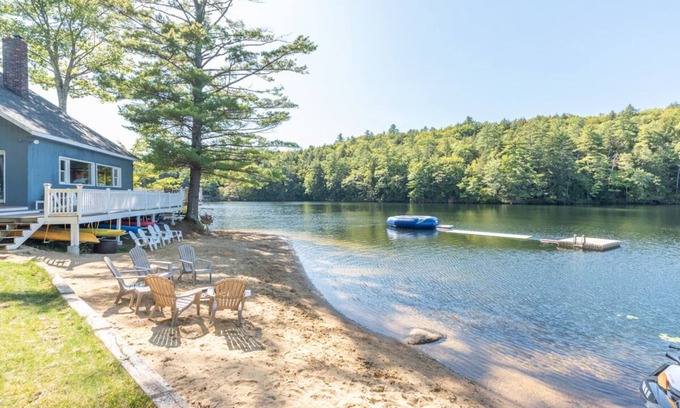 Laconia Casa | Sunset Haven on Lake Winnisquam