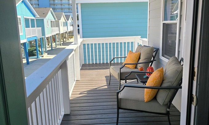 Garden City Cabaña | Sunset Hideaway! Charming 2 bedroom cottage with pool in amazing Murrells Inlet