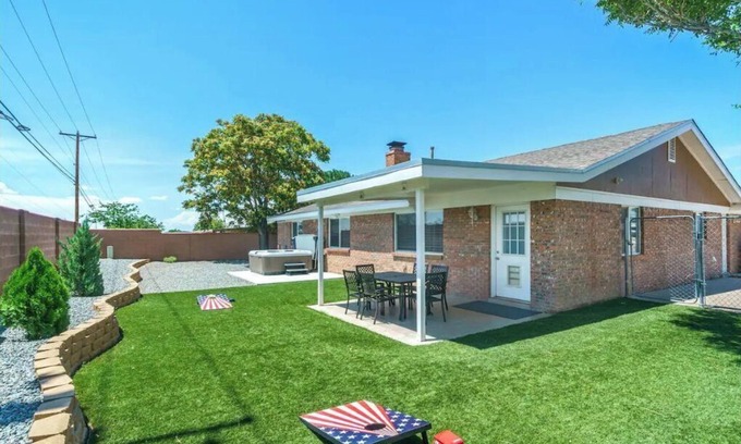 Northeast Heights Casa | Sunset Home ABQ, Modern Retreat w/3 King Beds