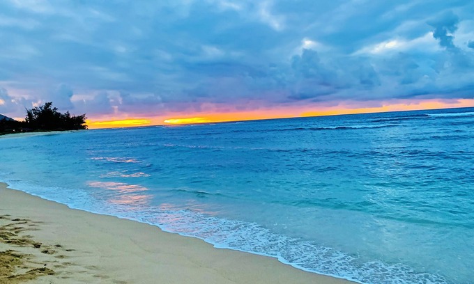 Mokuleia Casa | Sunset House-beachfront, AC, WiFi, secluded beach, close to epic surf breaks
