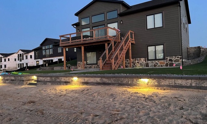 New Lisbon Casa | Sunset Lake Paradise new 4-bedroom lake house with private beach, WiFi, and AC