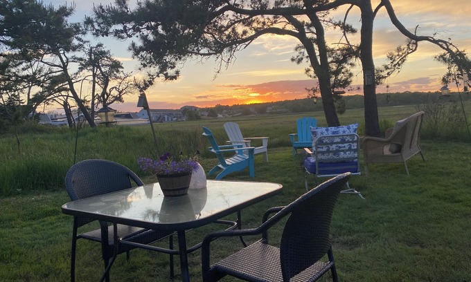 Pine Point Casa | Sunset loft – newly renovated, beautiful one bedroom and one loft cottage.