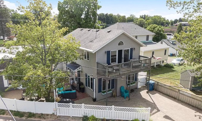 South Haven Cabaña | Sunset Mimosa at North Beach - Stunning Lake Views! 3br-2+ba! Monroe Park!