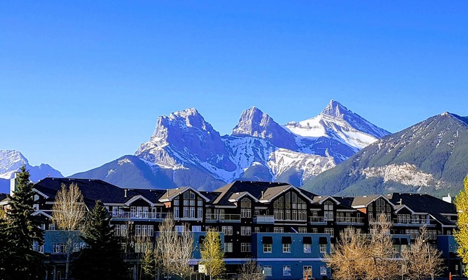 Canmore Hotel | Sunset Mountain Inn and Spa