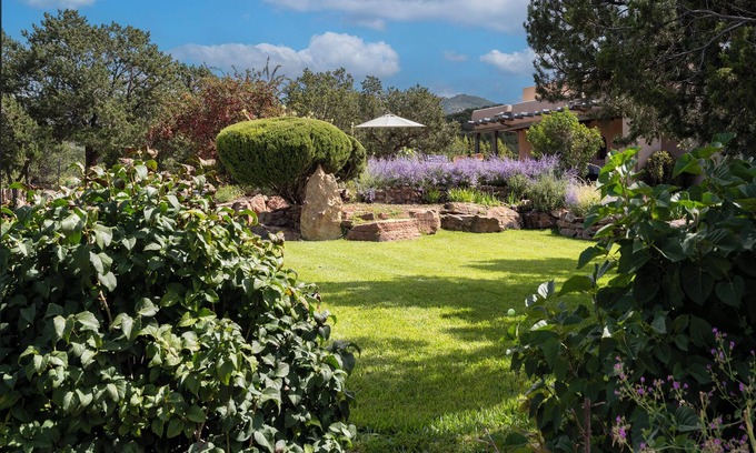 Tesuque Casa | Sunset Mountain Ranch- Luxury Retreat with Private Casita & Epic Views