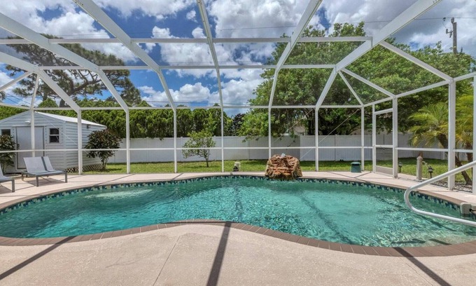 Englewood East Casa | Sunset Oasis Englewood 2 Bedroom Private Pool Home Fully Fenced Yard- Dog friendly