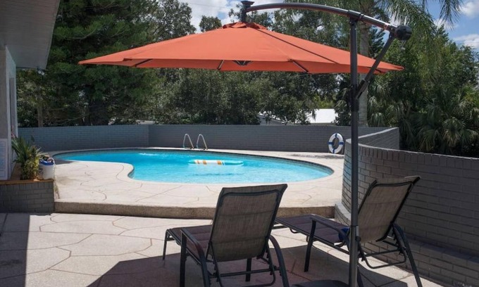 Temple Terrace Casa | Sunset Oasis