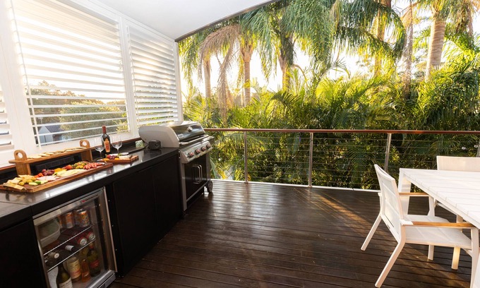 Soldiers Point Casa | Sunset Palms. Stylish 3bd home with hot tub