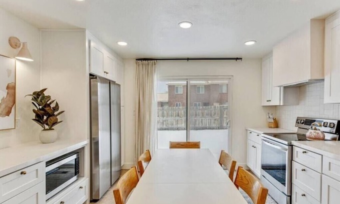 Orem Casa | Paradise Point | 2 Houses | 2 Hot Tubs | Sleeps 15