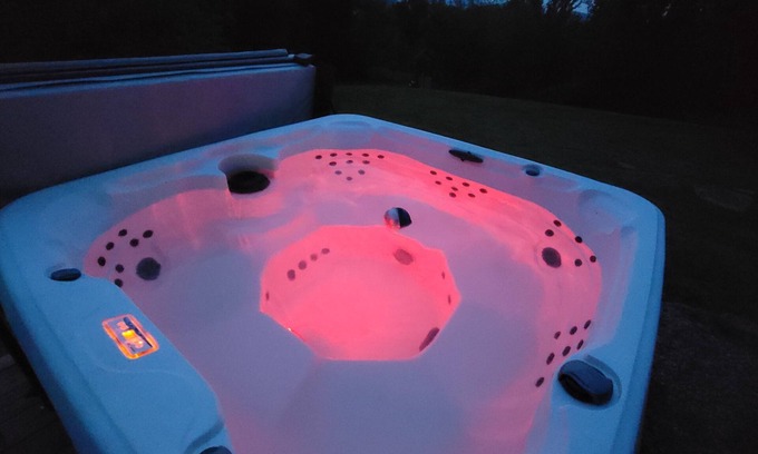 Jefferson Cabaña | Sunset Paradise - Wh · Hot Tub! Pet Friendly! Exotic Mountain Cottage!