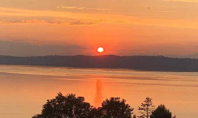 Des Moines Casa | Sunset Paradise With Amazing Ocean View only 30 mins. South of Downtown Seattle!