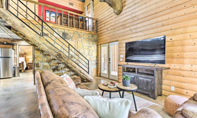 Sunset Cabaña | Sunset Ranch w/ Pool & Hot Tub on 29 Acres!