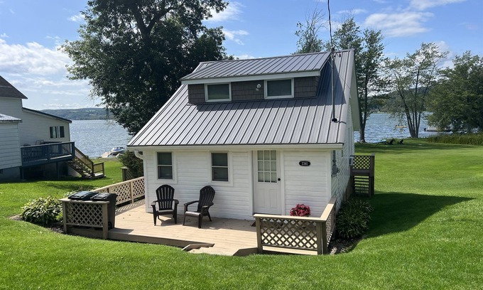 Richfield Springs Casa | Sunset Retreat - Delightful Cottage on Canadarago Lake