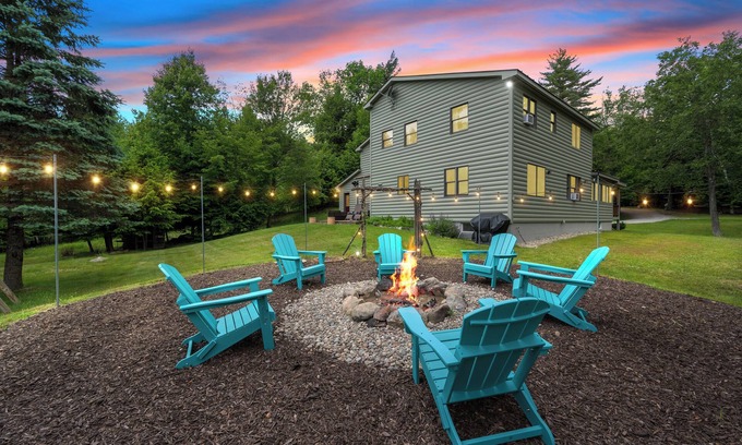 Warrensburg Casa | Sunset Retreat - Lake George 5 acre with AC, Firepit, Game Room and Grill