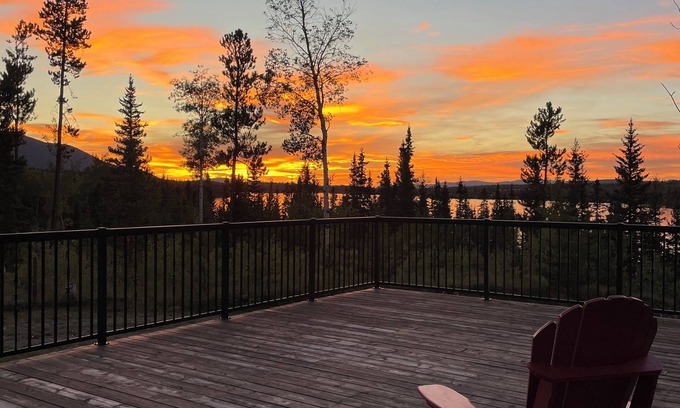 Clinton Cabina | Sunset Ridge on Big Bar Lake. Private, pet friendly 10 acre lakefront getaway!