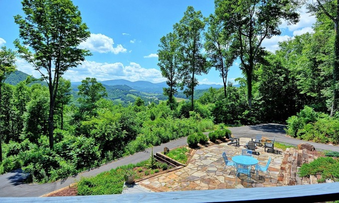 West Jefferson Chalet De Esquí | Sunset Ridge-Open for Bookings! Hot Tub, Ping Pong, Fire Pit, Wi-Fi