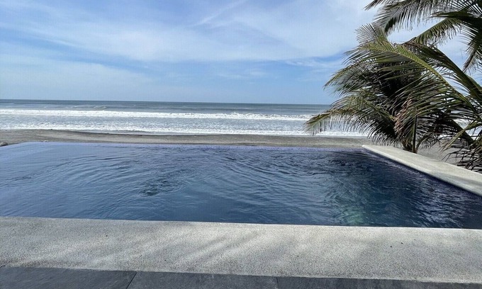 Costa Del Sol Casa | Sunset Rock Costa del Sol modern beach house