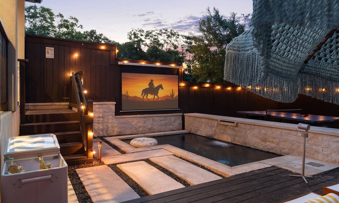 Riverside Casa | Sunset Saloon - Pool, Outdoor Theater & Ping Pong