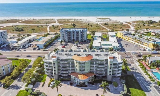 Capri Isle Condominio | ☀️ Sunset Sands – Luxury Condo w/ Stunning Ocean Views! 🌊