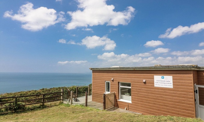 Saint John Cabaña | SUNSET SEA VIEW CHALET, pet friendly, with hot tub in Millbrook