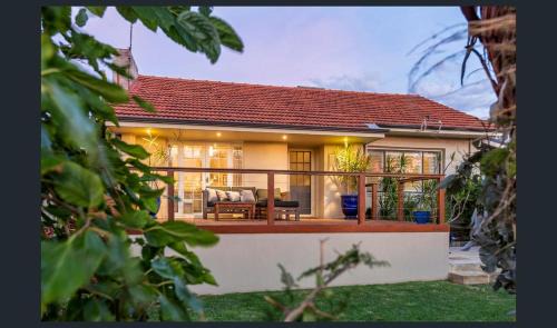 Scarborough Casa | Sunset Serenity in Scarborough
