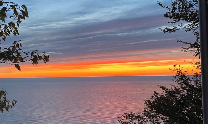 Frankfort Casa | Sunset Serenity - INCREDIBLE HOME ON BLUFF OVERLOOKING LAKE MICHIGAN!
