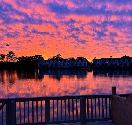 North Charleston Casa | Sunset Serenity!-Tropical Waterfront Oasis-Huge Private Patio-10Min to KingSt & Beaches